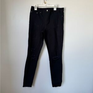 Size M Hue Black Distressed Skinny Jeans